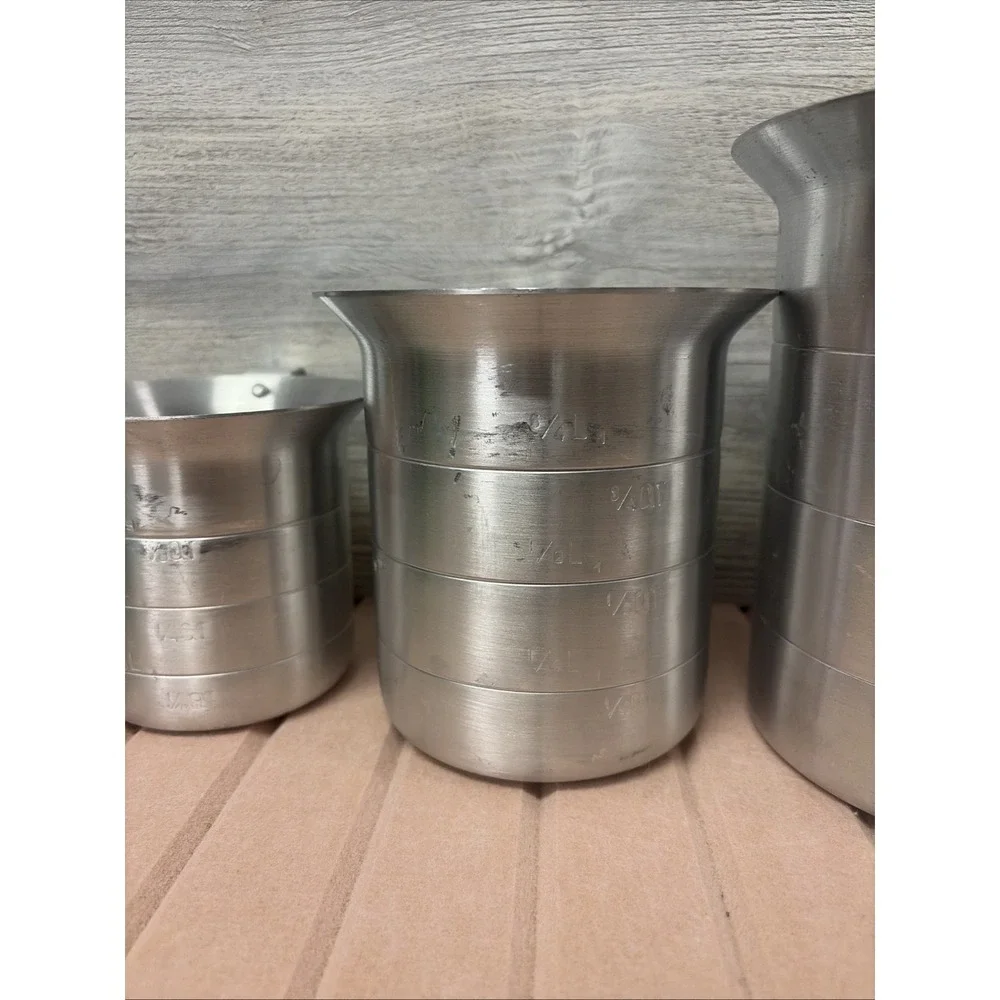 Winco Aluminum Commercial Measuring Cups 2, 1, And 1/2 Quart (C3)